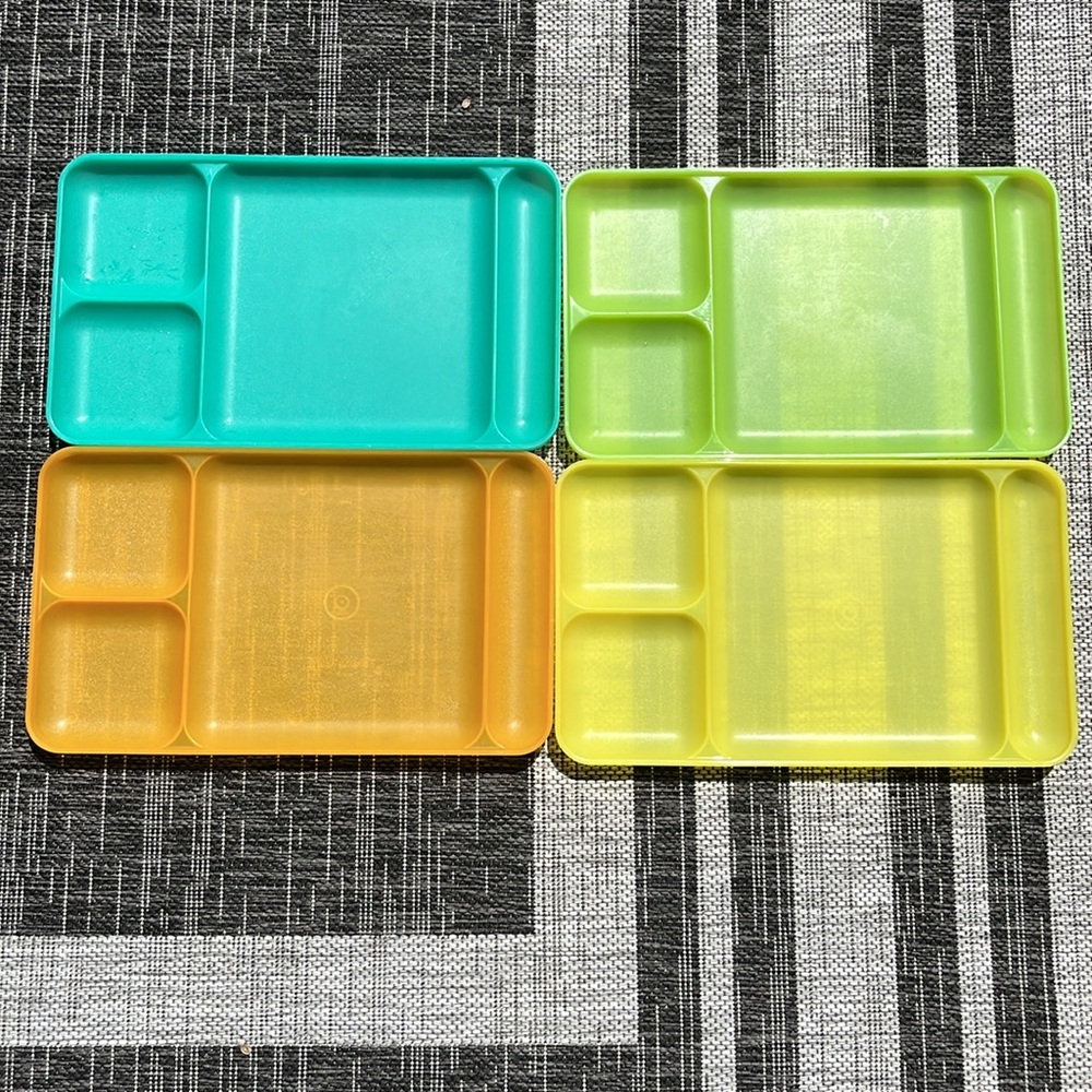 4 Tupperware Divided Trays PlatesLunch Picnic Camping no scratches RETRO Classic